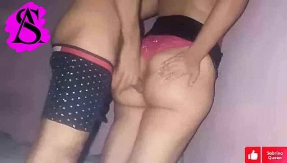 تدخل زبره في طيزها الكبير نيك طيز مصري